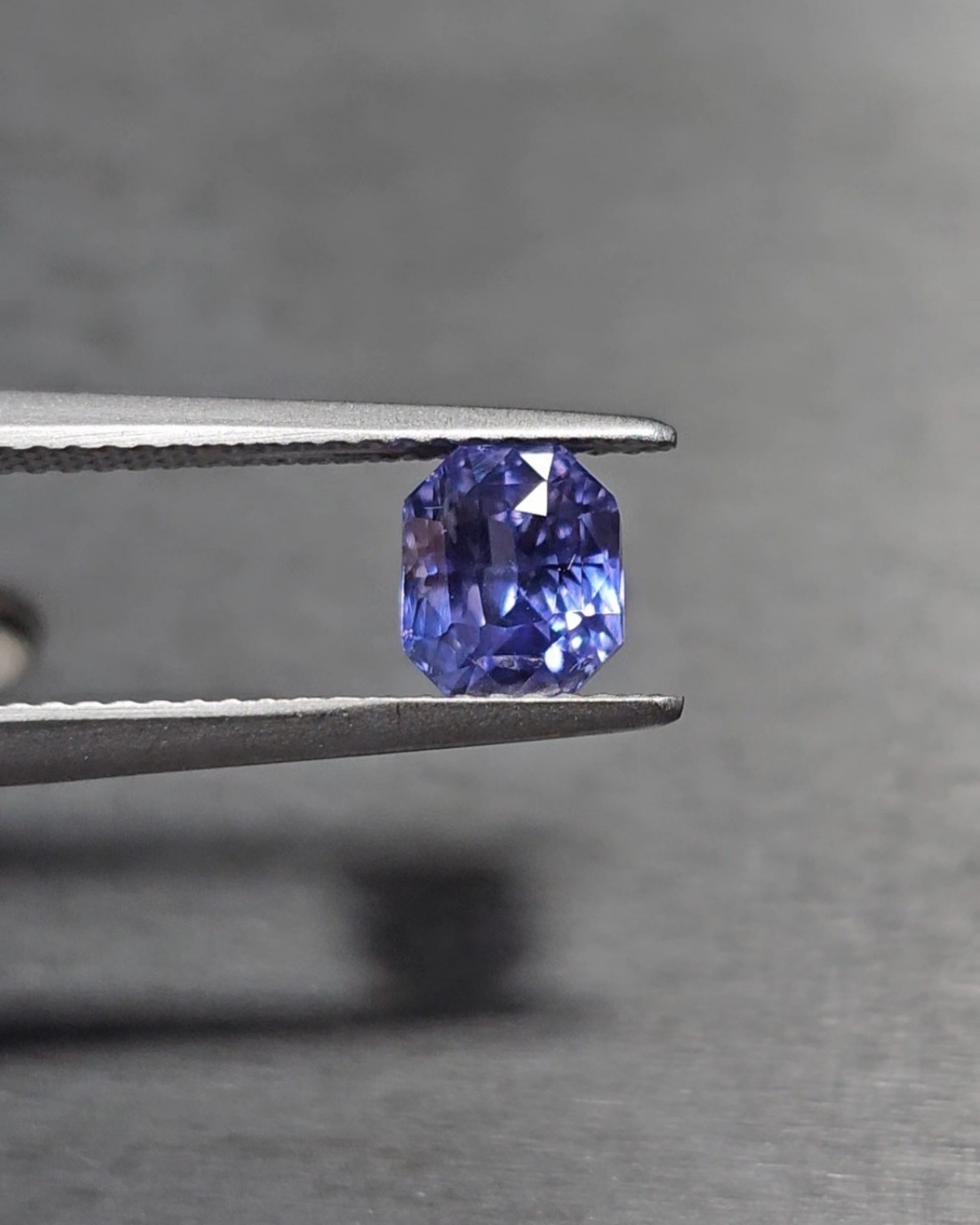天然無燒藍寶石（Violetish Blue）正面實拍